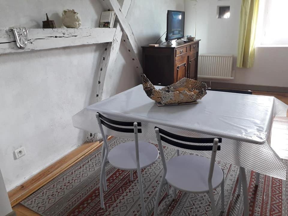 L'Atelier Du Chapeau Rouge Apartment Souvigny ภายนอก รูปภาพ